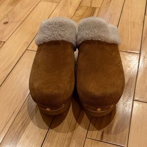 NWOT Andre Assous Suede Shearling Clogs in Chestnut Brown size 39